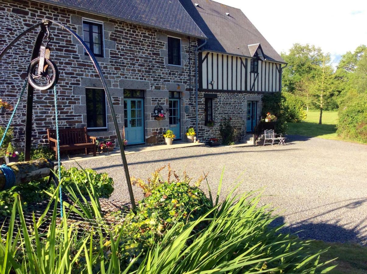 Maison Mai Or La Petite Maison Mai Or La Petite Grange Or All Three La Chapelle-Uree Exterior photo