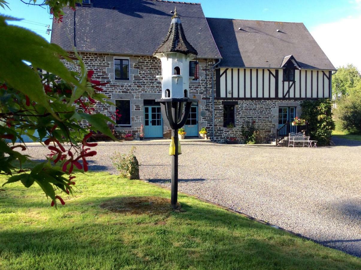 Maison Mai Or La Petite Maison Mai Or La Petite Grange Or All Three La Chapelle-Uree Exterior photo