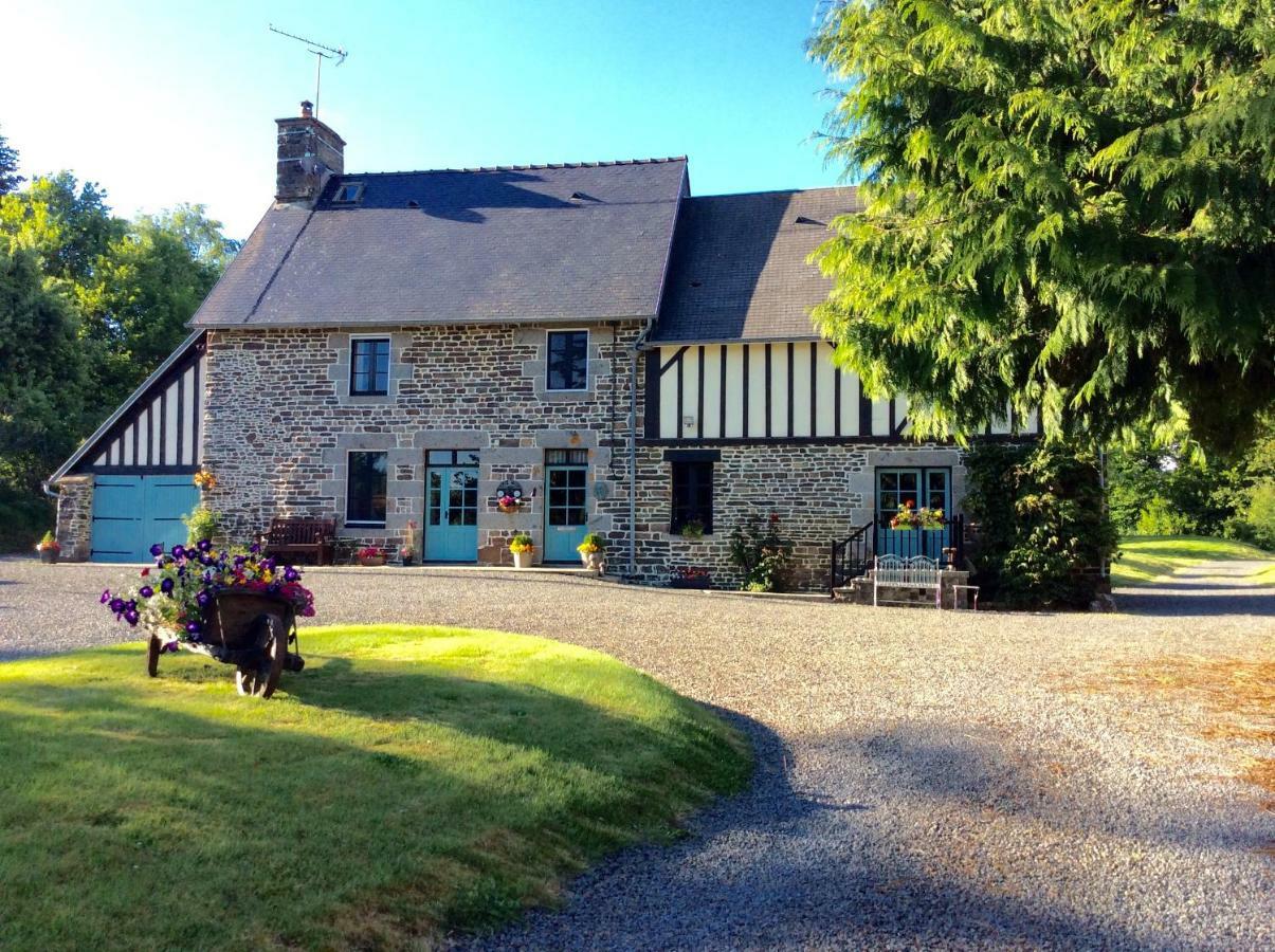 Maison Mai Or La Petite Maison Mai Or La Petite Grange Or All Three La Chapelle-Uree Exterior photo