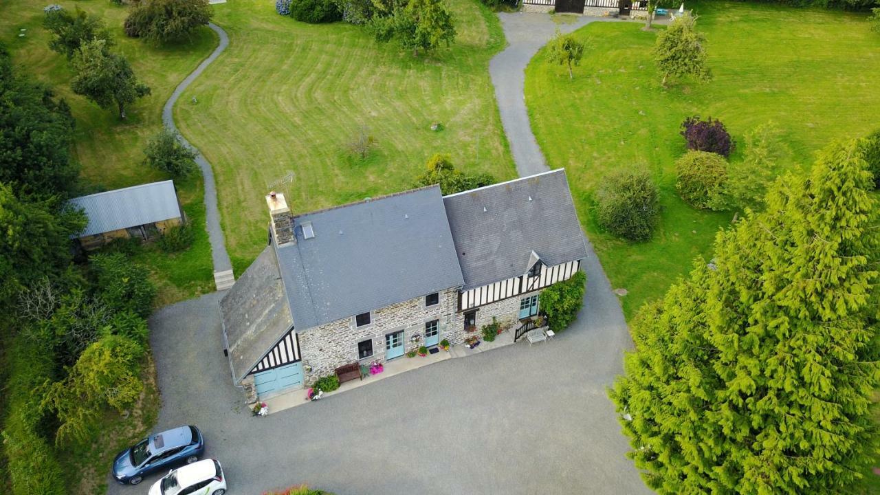 Maison Mai Or La Petite Maison Mai Or La Petite Grange Or All Three La Chapelle-Uree Exterior photo